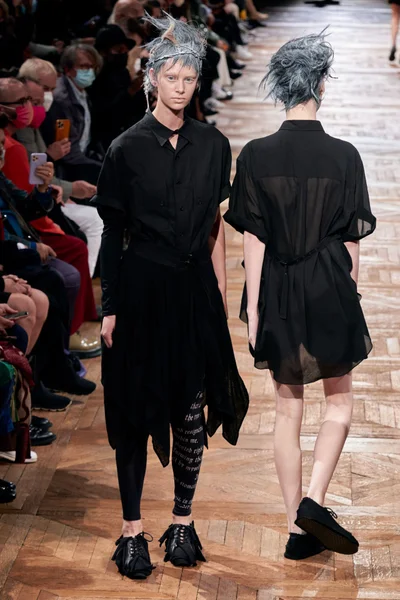 Look 18